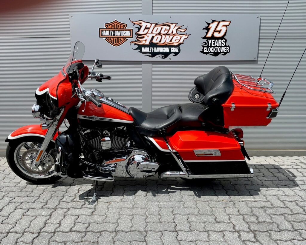 CVO FLHTCUSE Ultra Classic Electra Glide