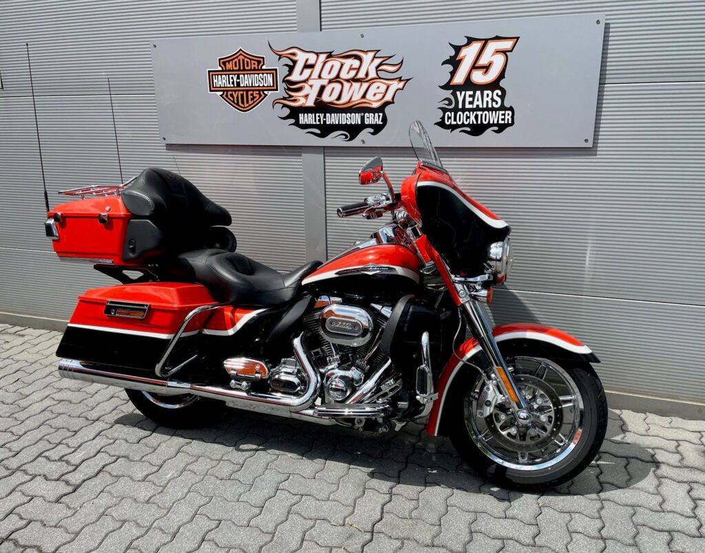 CVO FLHTCUSE Ultra Classic Electra Glide