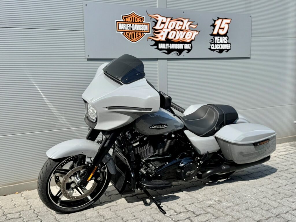 Street Glide FLHX